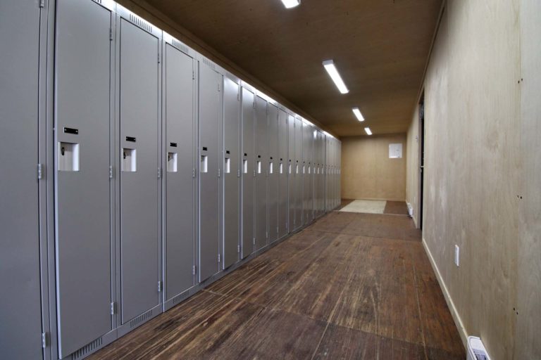 40&rsquo; Locker Room