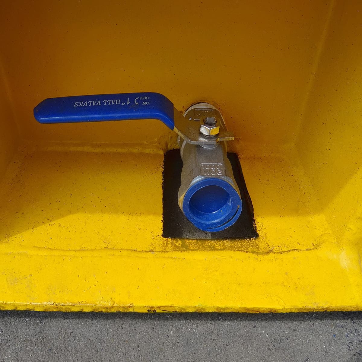 8&rsquo; Containment Cube - Metro Container PTY LTD